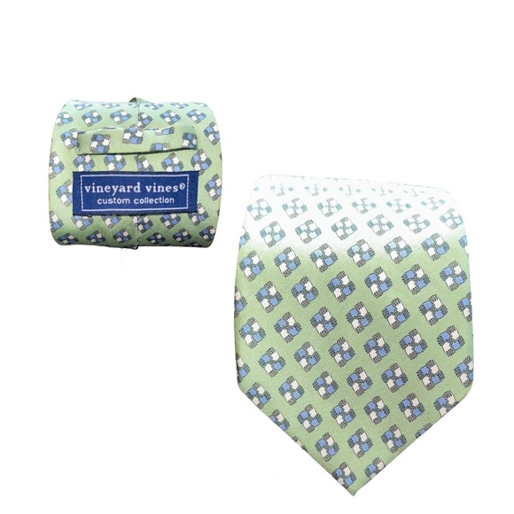 Vineyard Vines Other - Vineyard Vines ~ Men’s 100% Silk Green Linked Hands Luxury Necktie ~ 60x3.75”